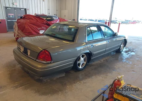 1998 Ford Crown Victoria Lx z USA, uszkodzony, nr VIN 2FAFP74W9WX108338